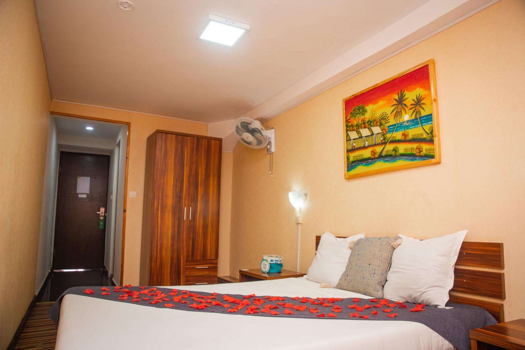 Hotel Le Pousse Pousse Antananarivo Esterno foto